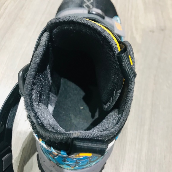 Boy’s Jordan’s Basketball shoes - Picture 4 of 5